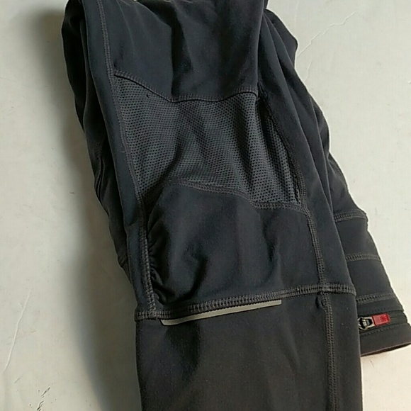 Athleta Gray and salmon Capris - Picture 6 of 6